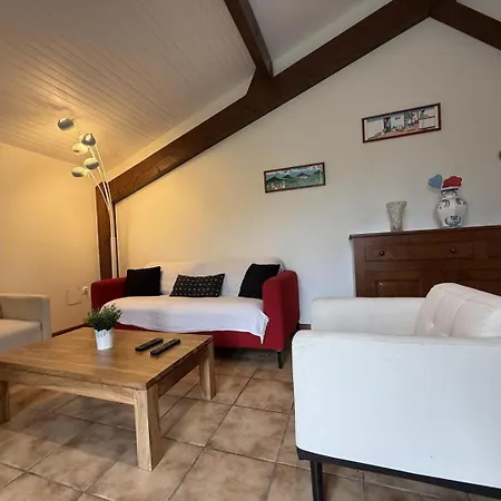 Maison Etxetoa بيت للعطل *