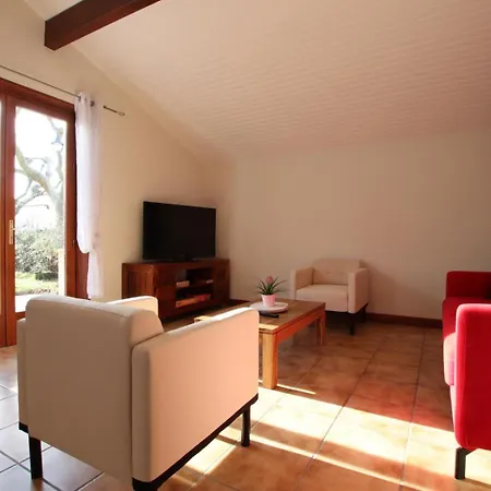Maison Etxetoa بيت للعطل *